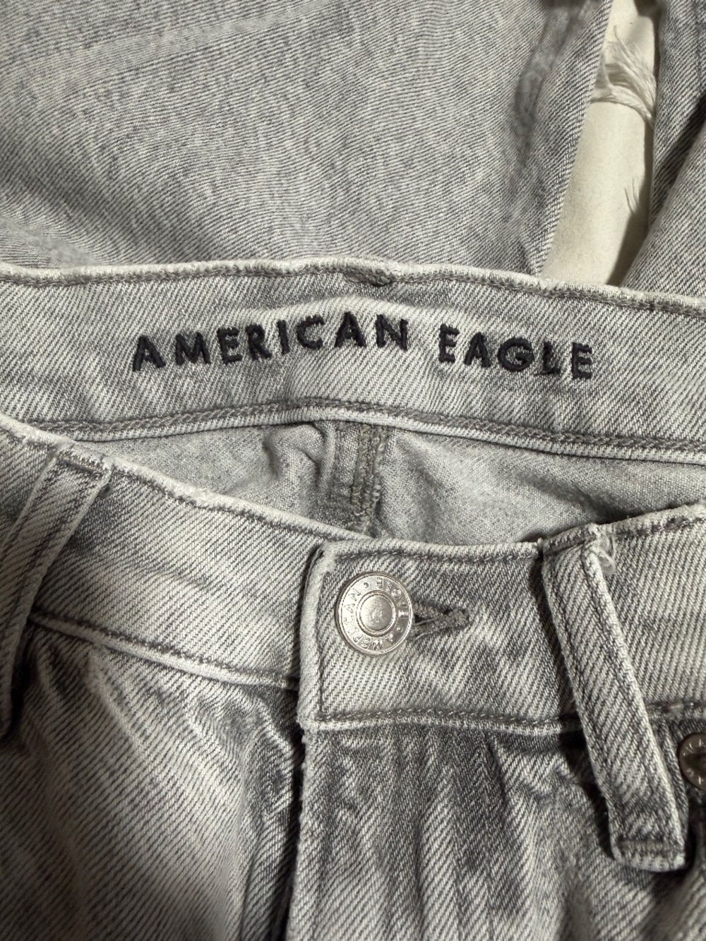 American Eagle Real Good 90s Straight Fit Gray Light Wash Distressed Jeans 8